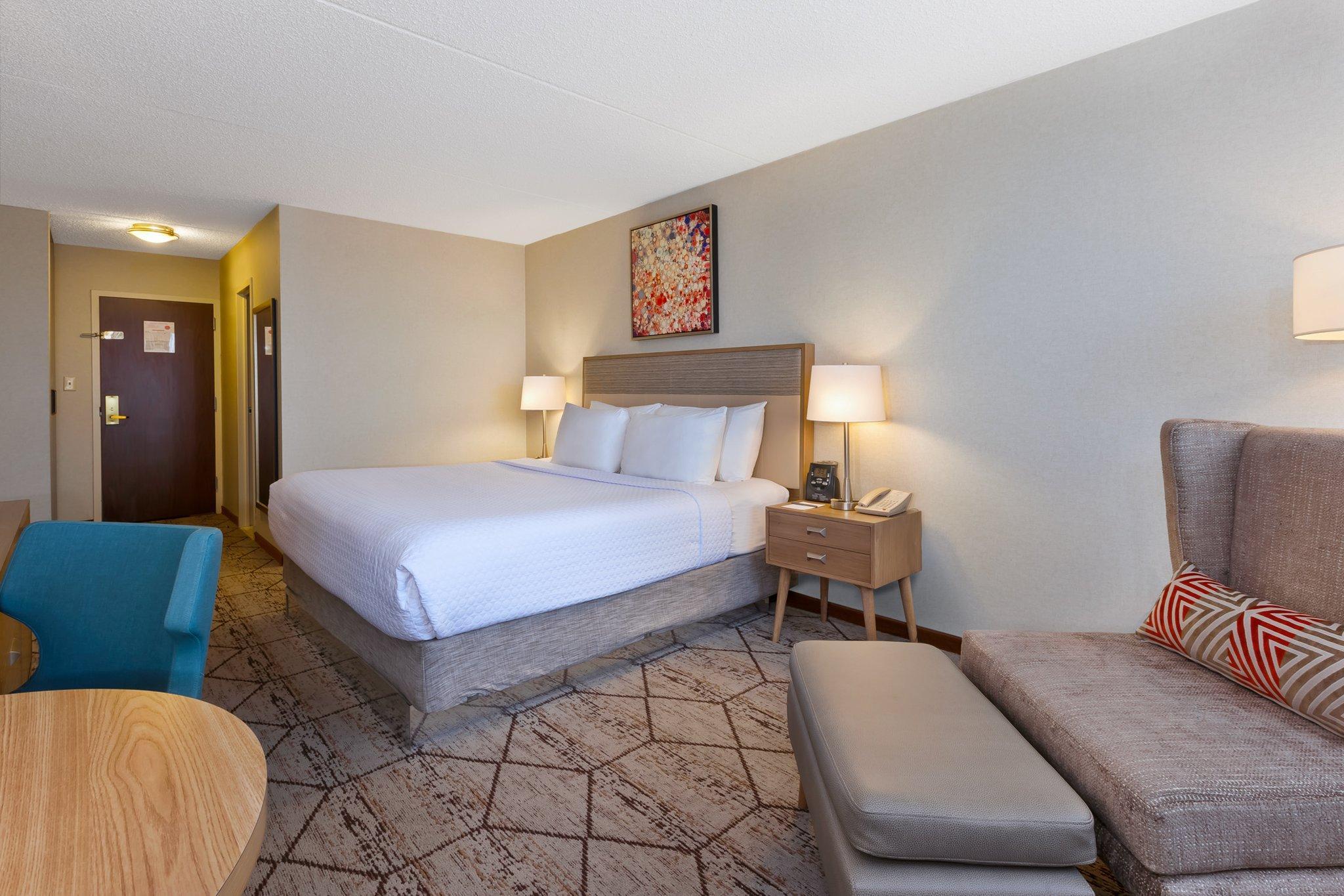 Crowne Plaza Columbus North - Worthington By Ihg Hotel Exterior photo