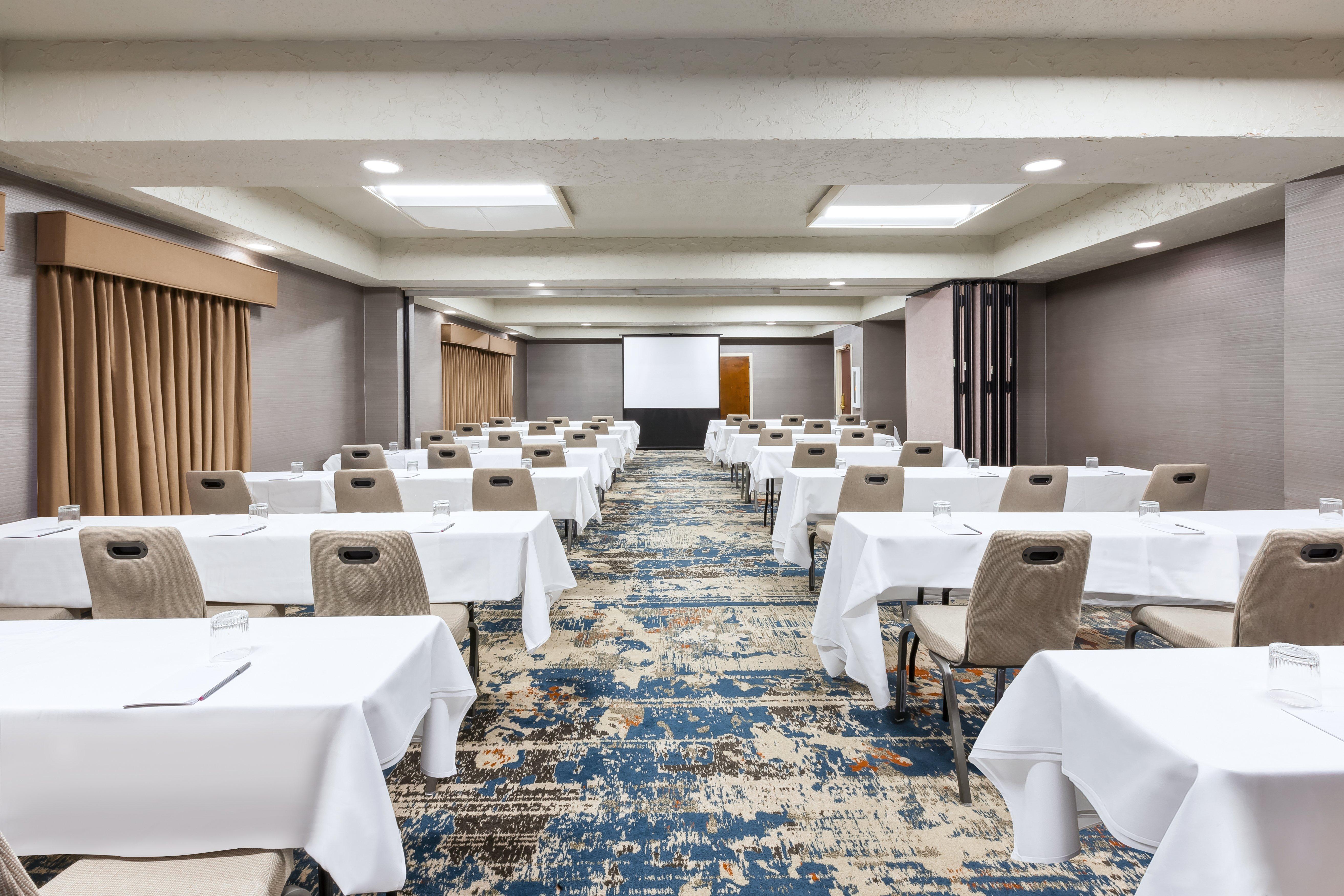 Crowne Plaza Columbus North - Worthington By Ihg Hotel Exterior photo