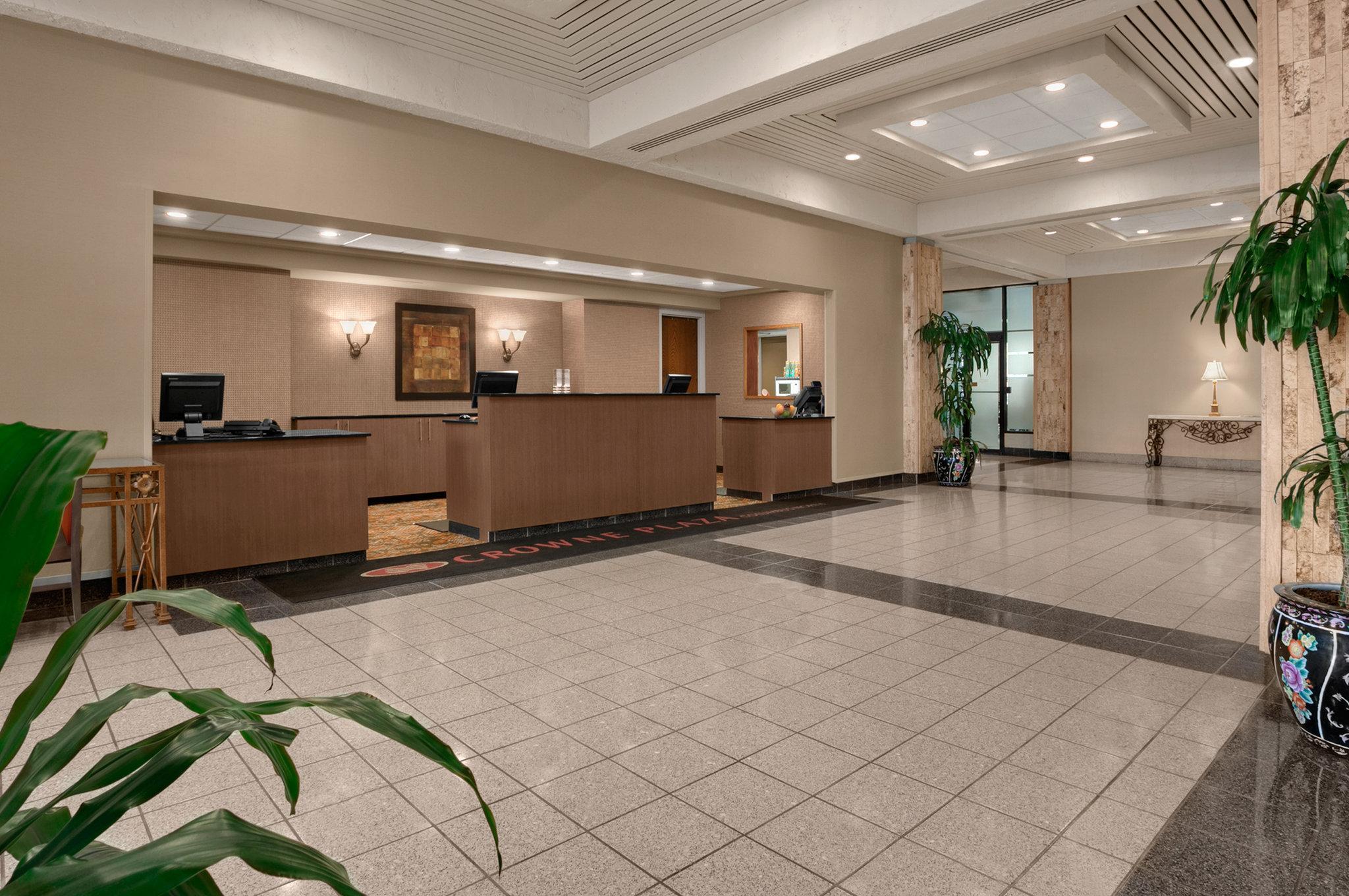 Crowne Plaza Columbus North - Worthington By Ihg Hotel Exterior photo