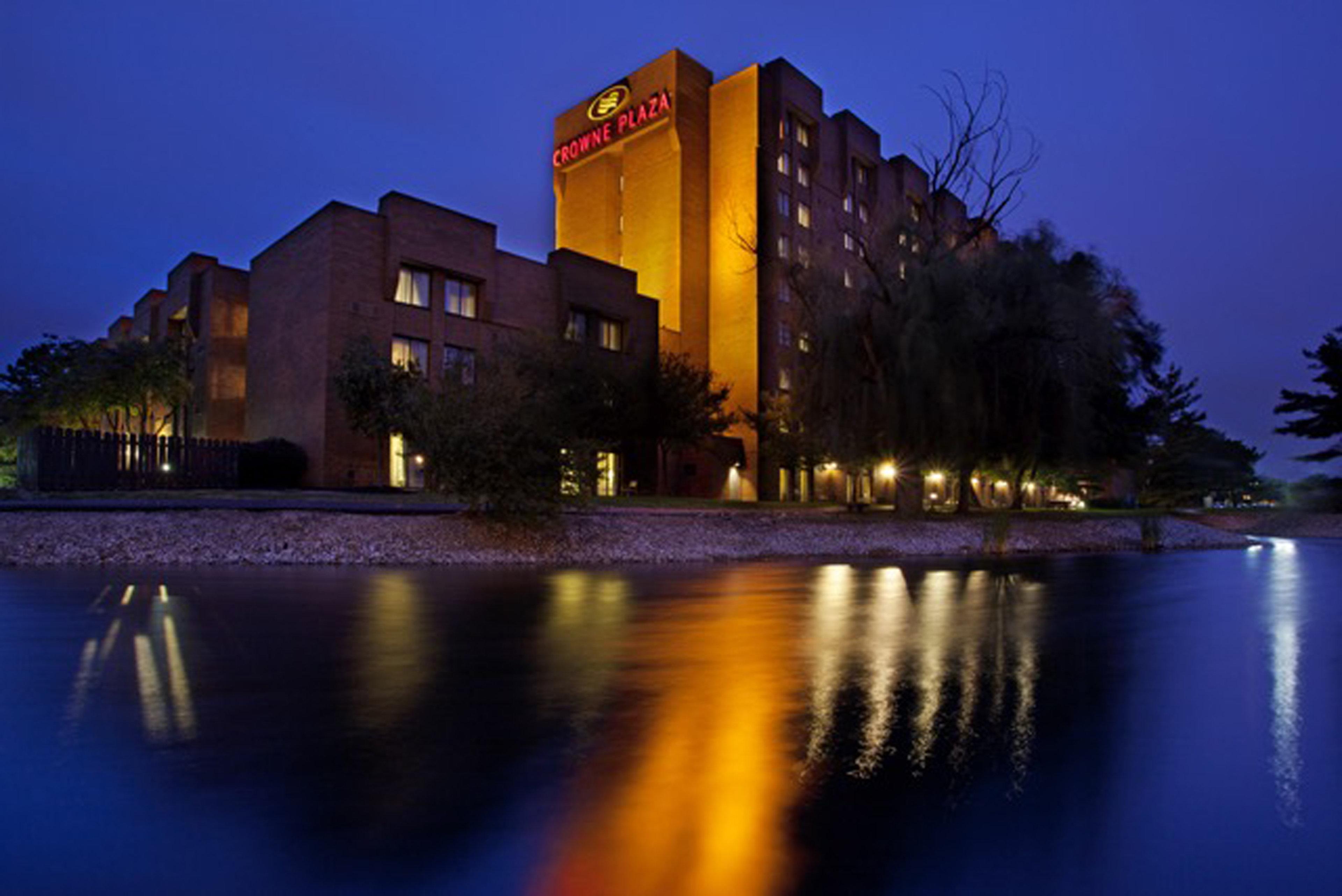 Crowne Plaza Columbus North - Worthington By Ihg Hotel Exterior photo