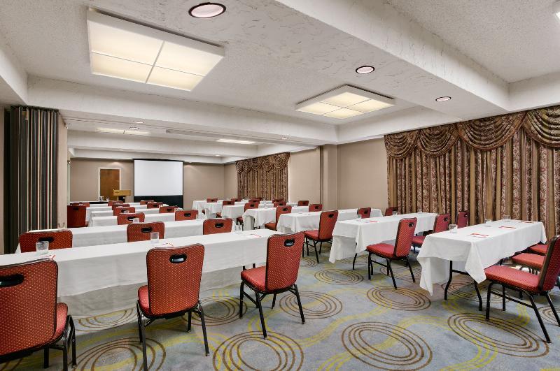 Crowne Plaza Columbus North - Worthington By Ihg Hotel Exterior photo